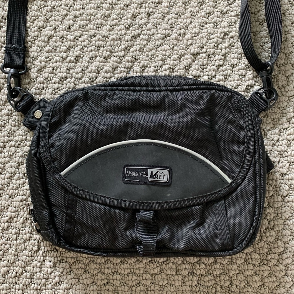 Vintage REI purse/pack